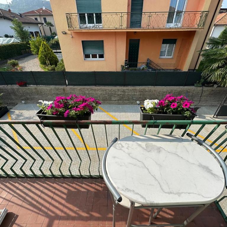 Free Parking Elmi - due passi dal Lago Maggiore - Appartamento con 2 Camere da Letto - 4