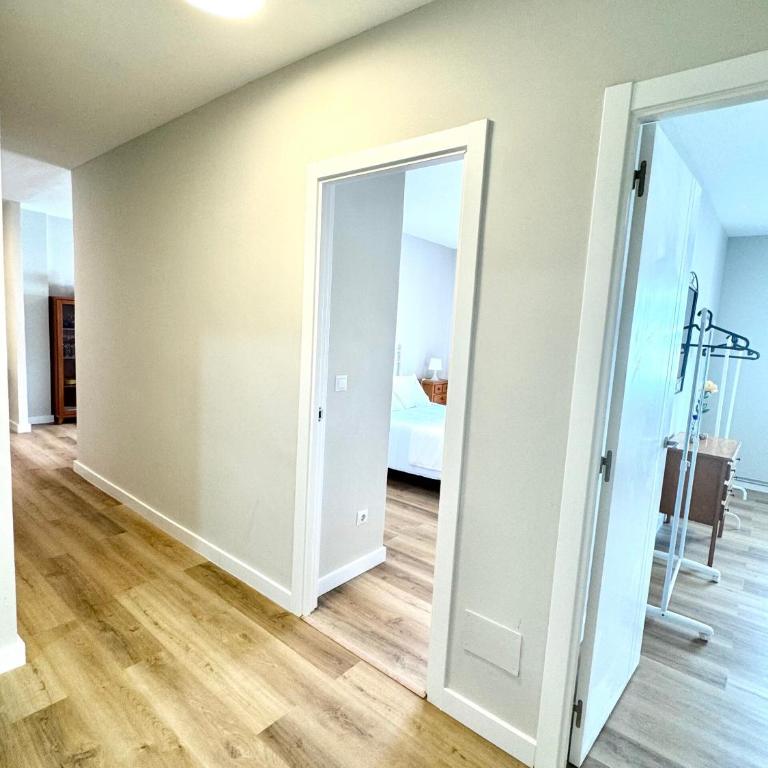 Mencía Vilagarcía - Three-Bedroom Apartment - 11