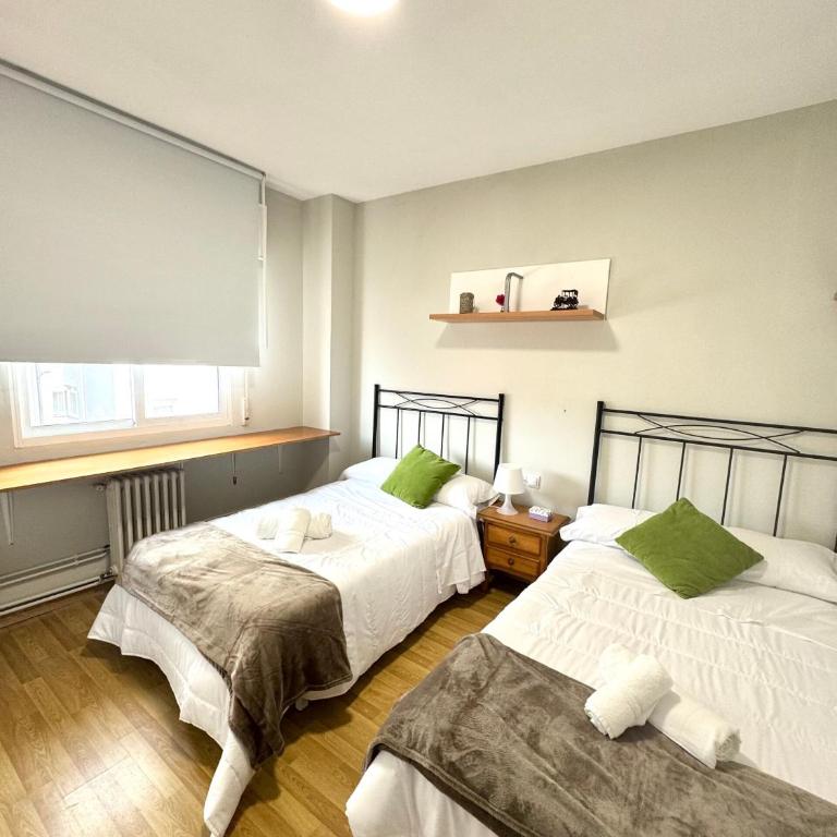 Mencía Vilagarcía - Three-Bedroom Apartment - 12