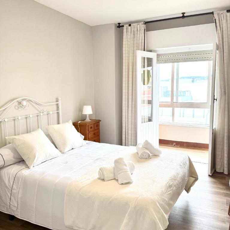Mencía Vilagarcía - Three-Bedroom Apartment - 1