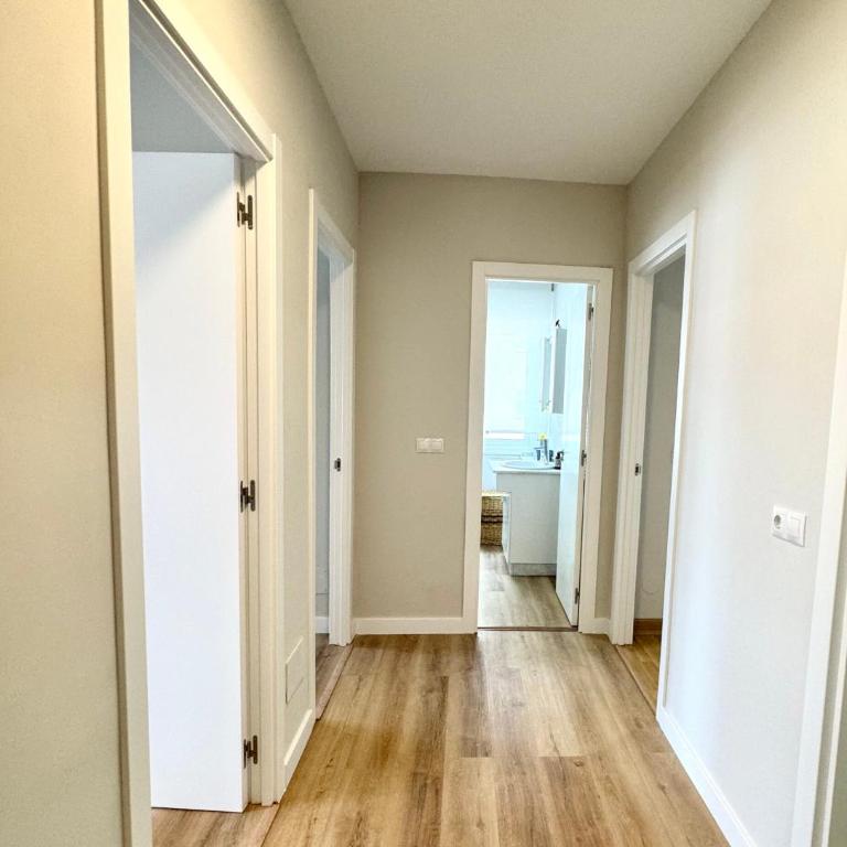 Mencía Vilagarcía - Three-Bedroom Apartment - 16