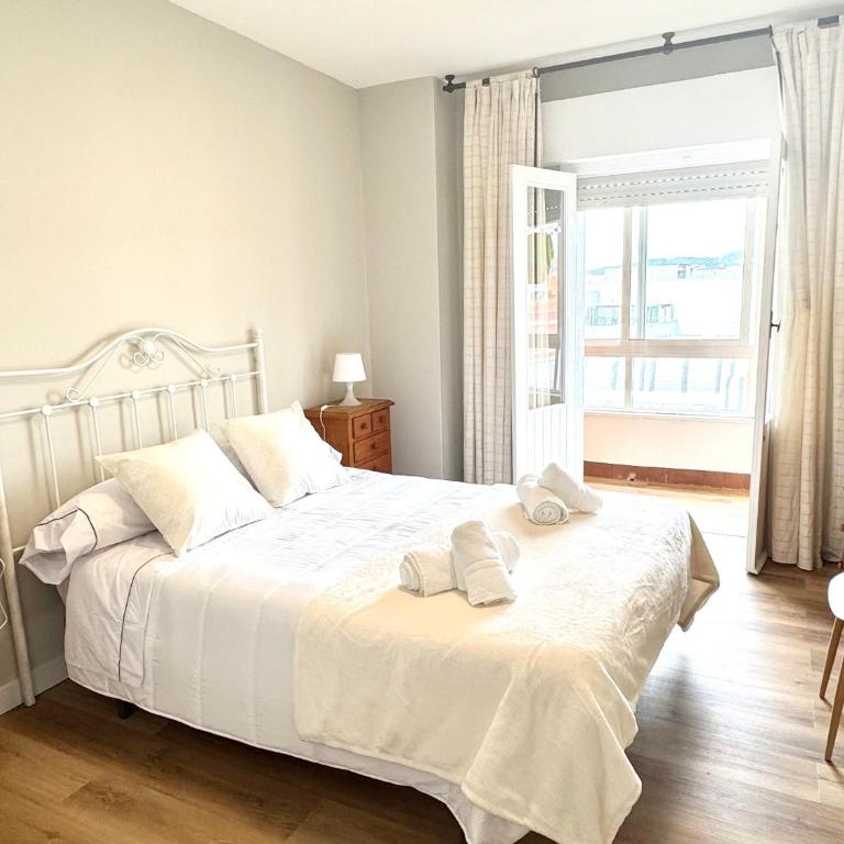 Mencía Vilagarcía - Three-Bedroom Apartment - 10