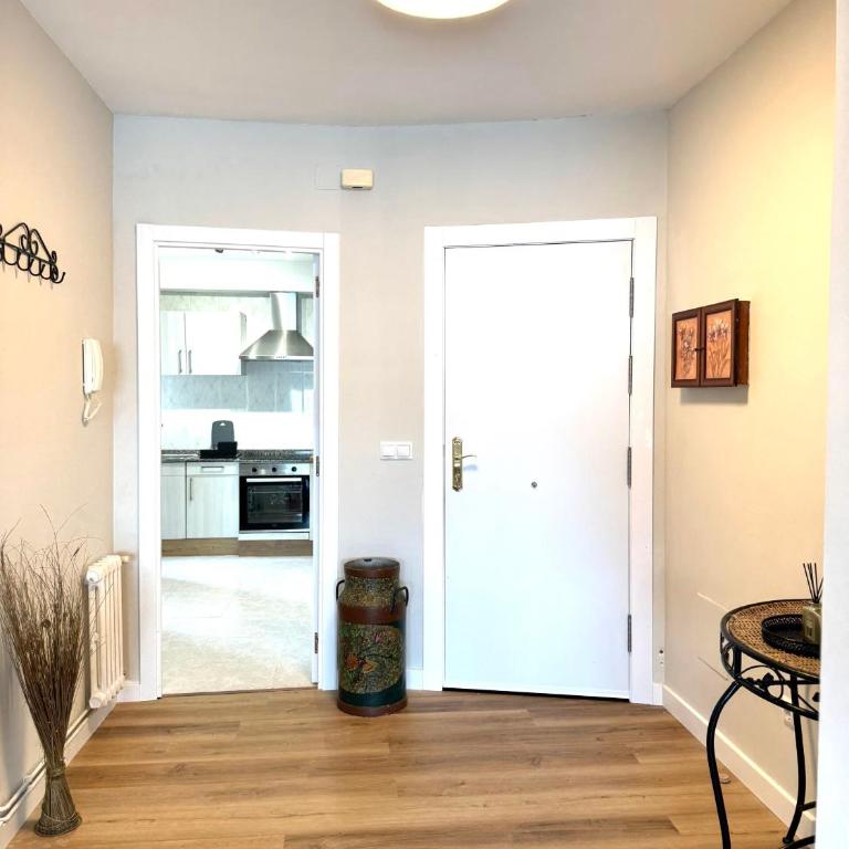 Mencía Vilagarcía - Three-Bedroom Apartment - 9