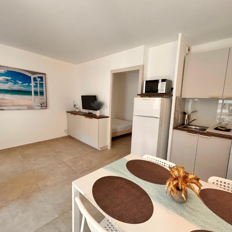 Paradis- 4 PERS, Neuf, Hyper centre ! Plage à 2 mn- Climatisé - Apartment mit 1 Schlafzimmer - 5