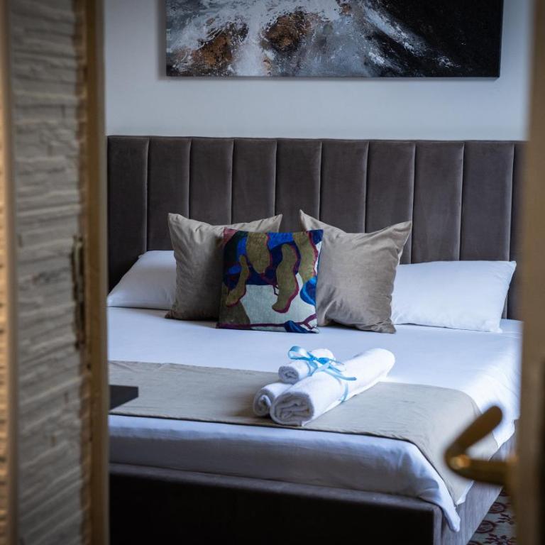 Celeste Rooms - Boutique B&B with Breakfast near Via Etnea - Double Room with Private Bathroom - 5