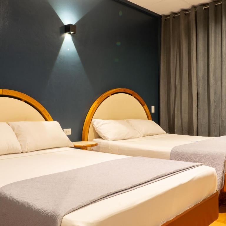 Hotel El Arroyo - Classic Quadruple Room - 1