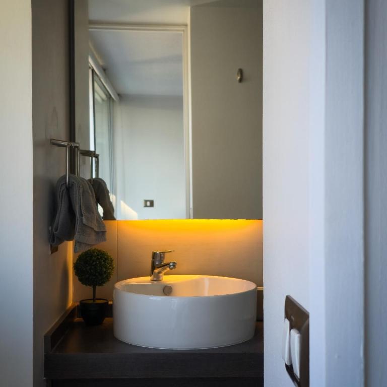 Depto con calefacción a pasos del Parque Arauco - Apartamento de 2 dormitorios - 2