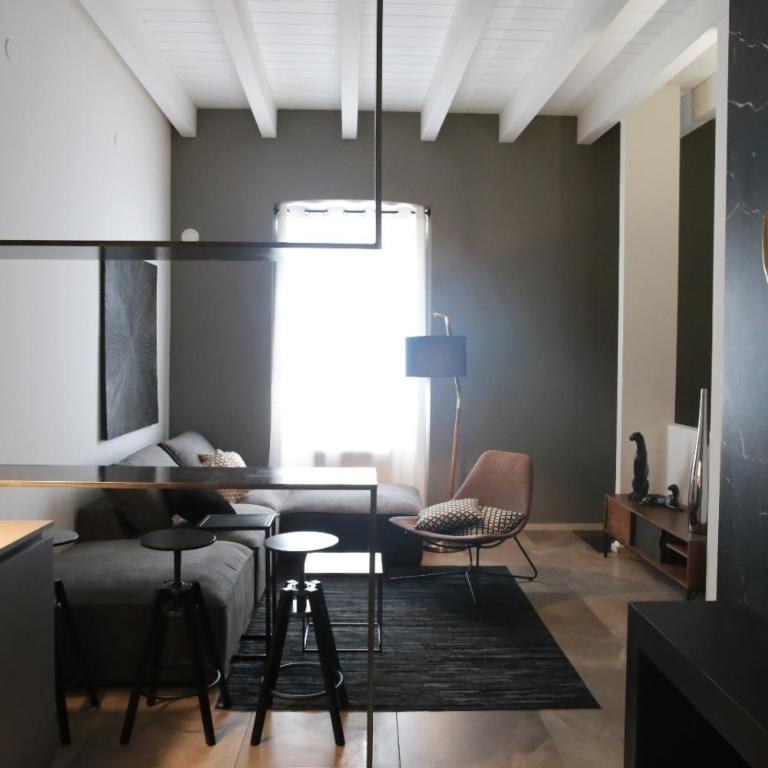 Urban Central Suites - One-Bedroom Apartment - 15
