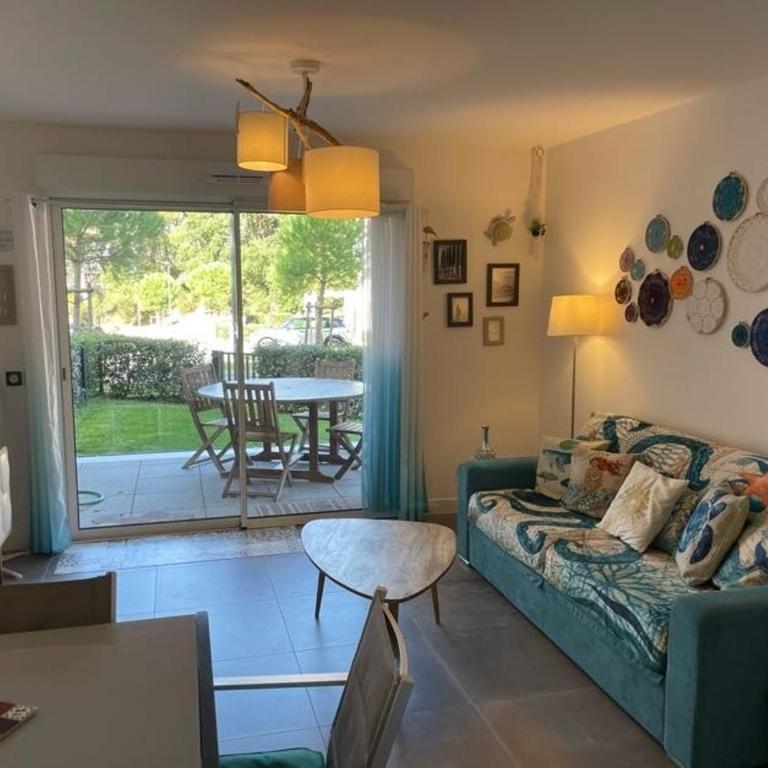 Appartement de standing avec jardin privatif, proche du lac et du centre, parking inclus - One-Bedroom Apartment - 1