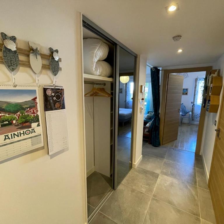 Appartement de standing avec jardin privatif, proche du lac et du centre, parking inclus - One-Bedroom Apartment - 15