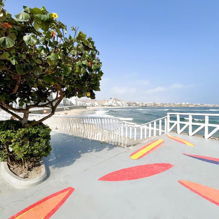 Direct Beach Access Apt & Speedy WiFi - Two-Bedroom Apartment - 18