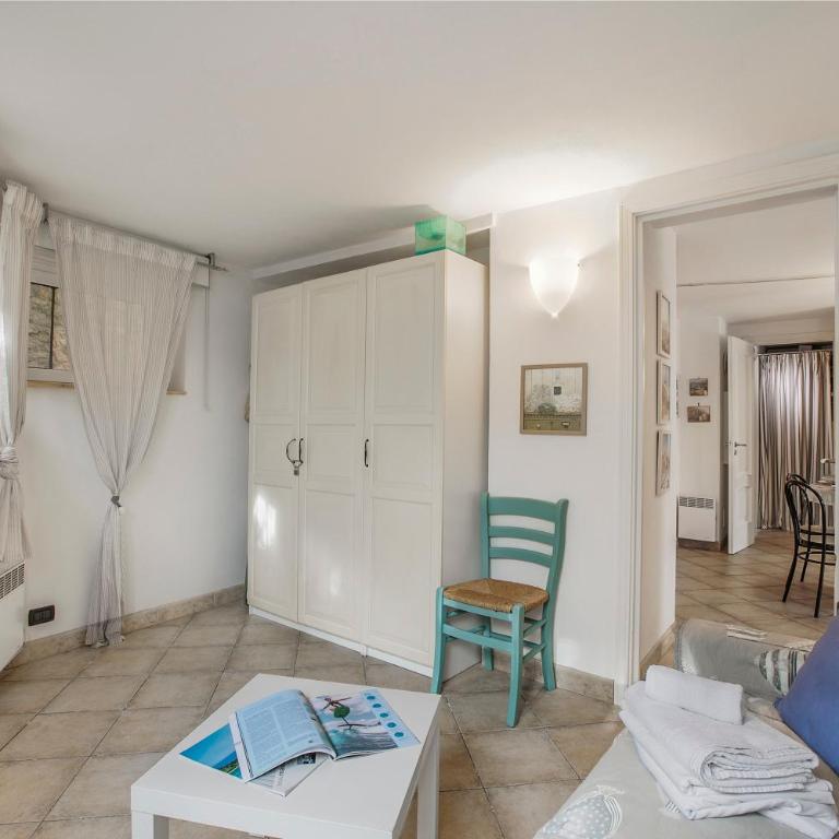 Sea Breeze Garavan Apt Villa New York - Happy Rentals - Apartment - 12