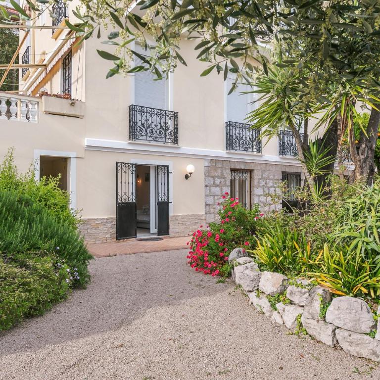 Sea Breeze Garavan Apt Villa New York - Happy Rentals - Apartment - 22
