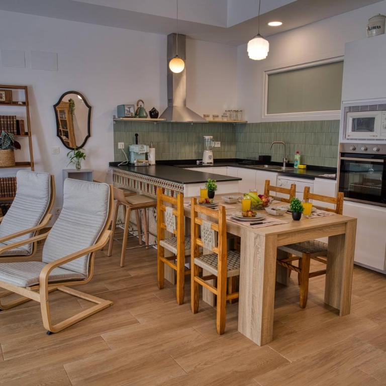 Stunning Home, AC, Beach, Backyard, 4 BR - Casa de 4 dormitorios - 9