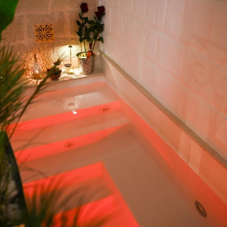 Sea Suites by Villa Experiences Puglia - Camera Matrimoniale con Vasca Idromassaggio - 12