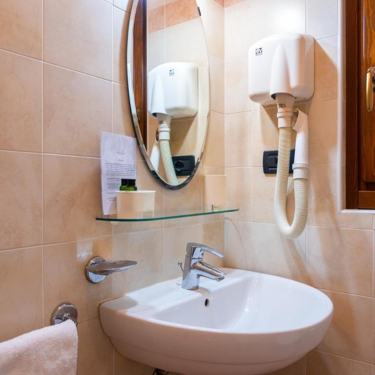 Villa Gaia - Camera Matrimoniale/Doppia con Letti Singoli con Bagno - 12