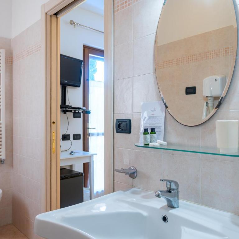 Villa Gaia - Camera Matrimoniale/Doppia con Letti Singoli con Bagno - 9