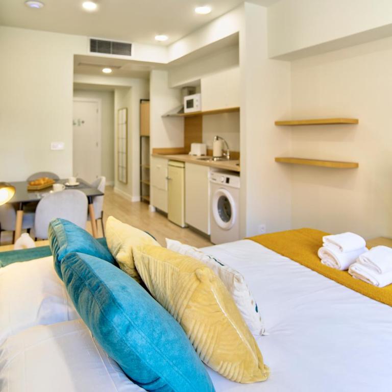 Apartamentos Olivia by gaiarooms - Estudio con sofá cama - 3