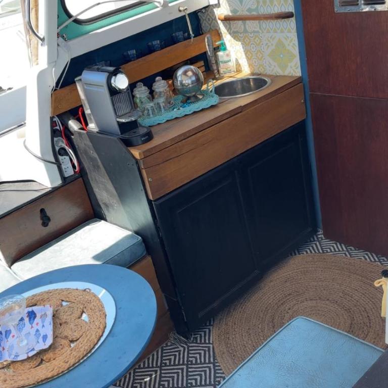 Docked boat - Mobile Home - 5