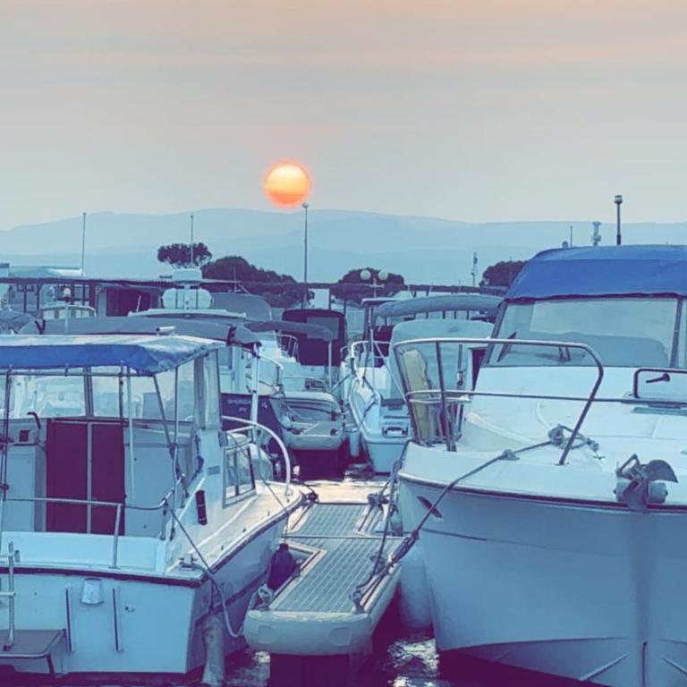 Docked boat - Mobile Home - 14