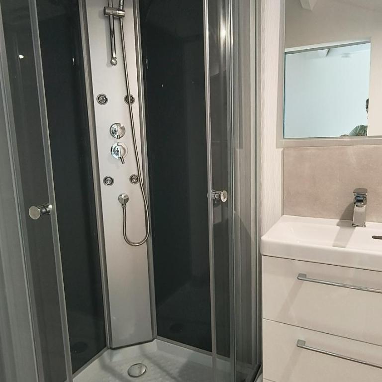 Appartement Vue Bassin - Appartement 2 Chambres - Vue sur Mer - 10