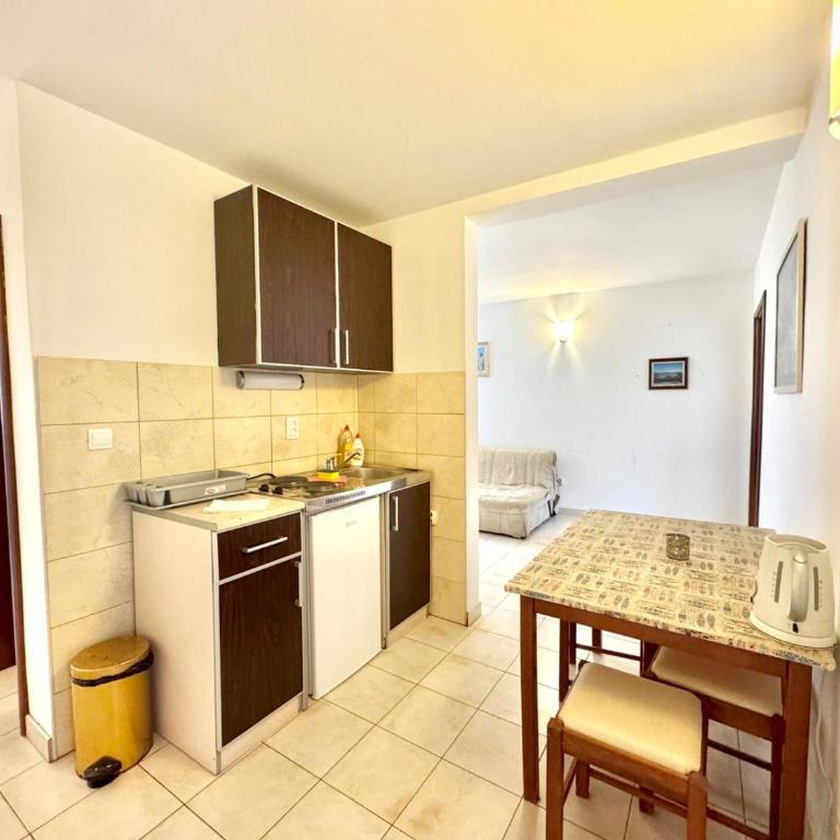 The Four Fish - Two-Bedroom Apartment - 12