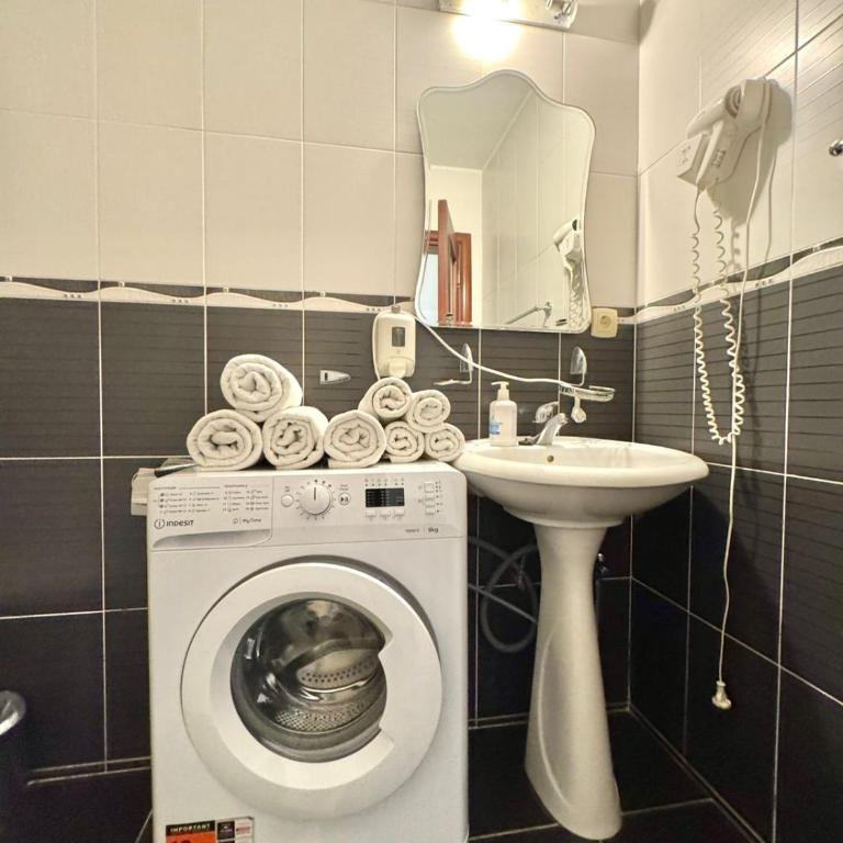 The Four Fish - Two-Bedroom Apartment - 11