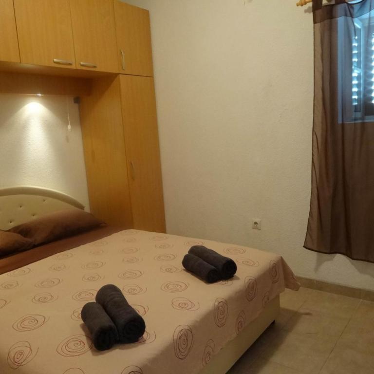 Seaside apartments and rooms - Two-Bedroom Apartment with Sea View - 4