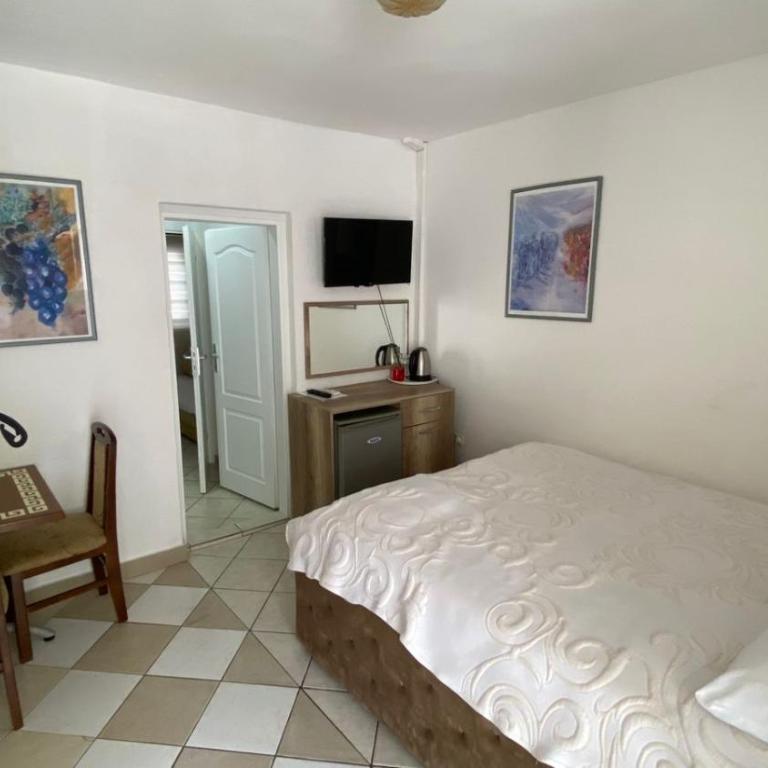 Saki Apartments - Classic Quadruple Room - 4