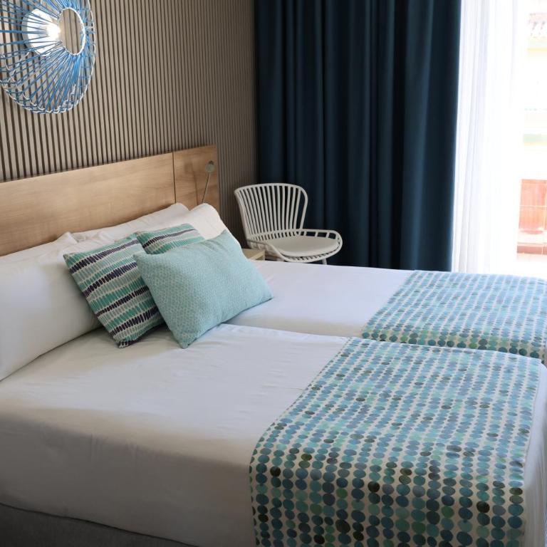 Port Eugeni - Habitación Doble Superior con balcón - 2 camas individuales - 1