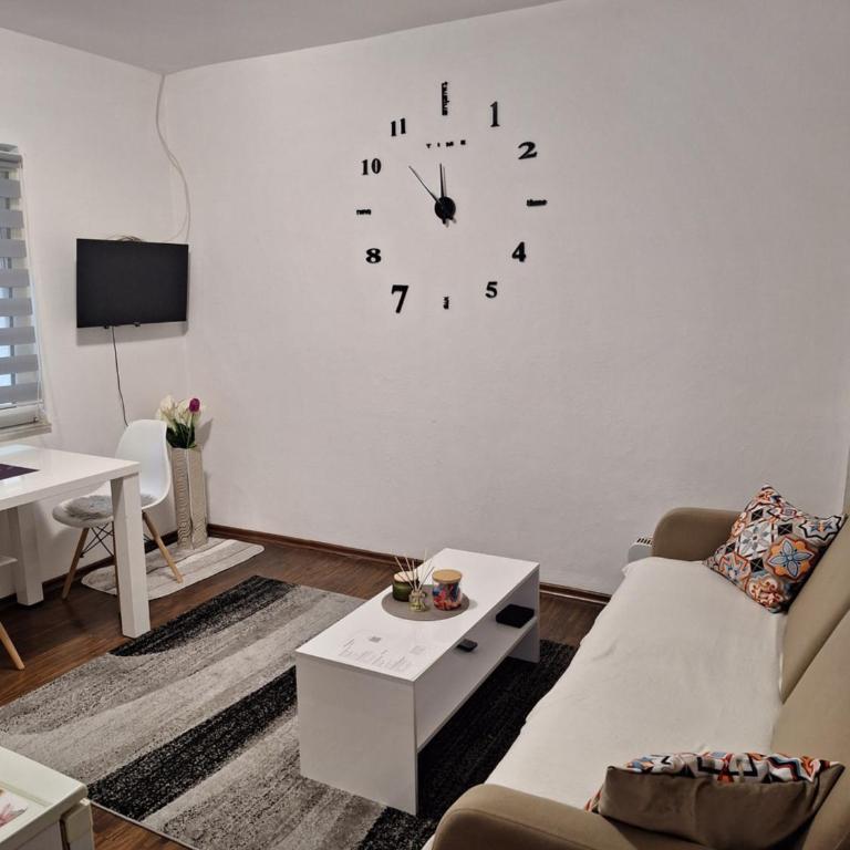 N&N Apartment - Two-Bedroom Apartment - 15