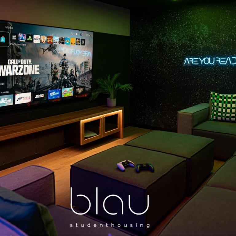 BLAU Student Housing - Students Only - Single Room with Private Bathroom - 24