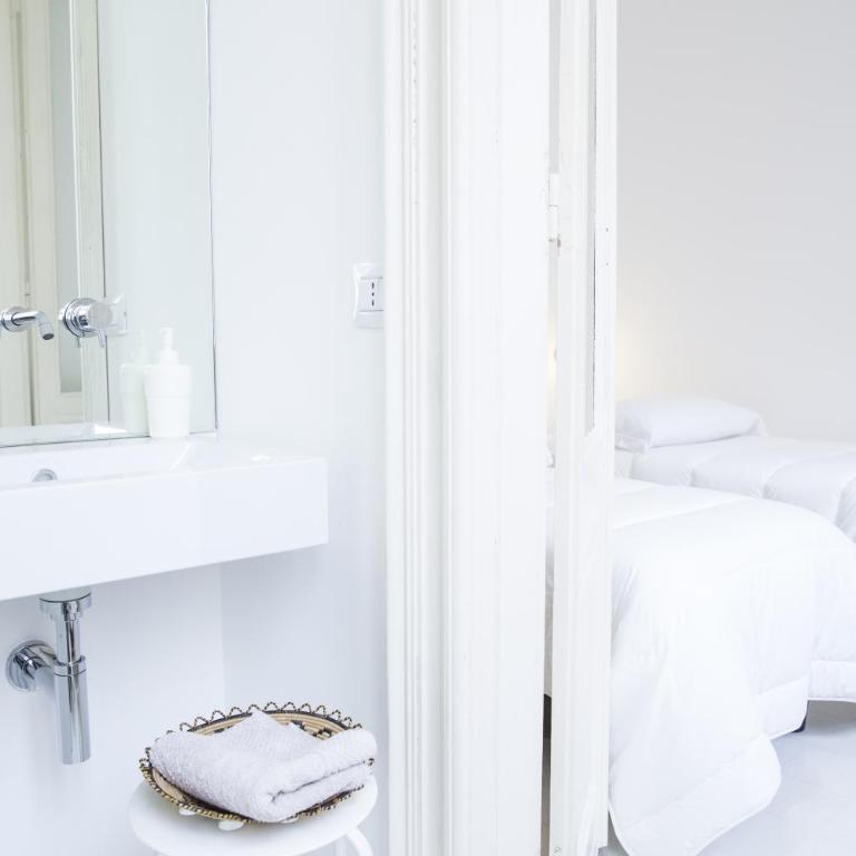 B&B Angioy 18 - Double or Twin Room - 1