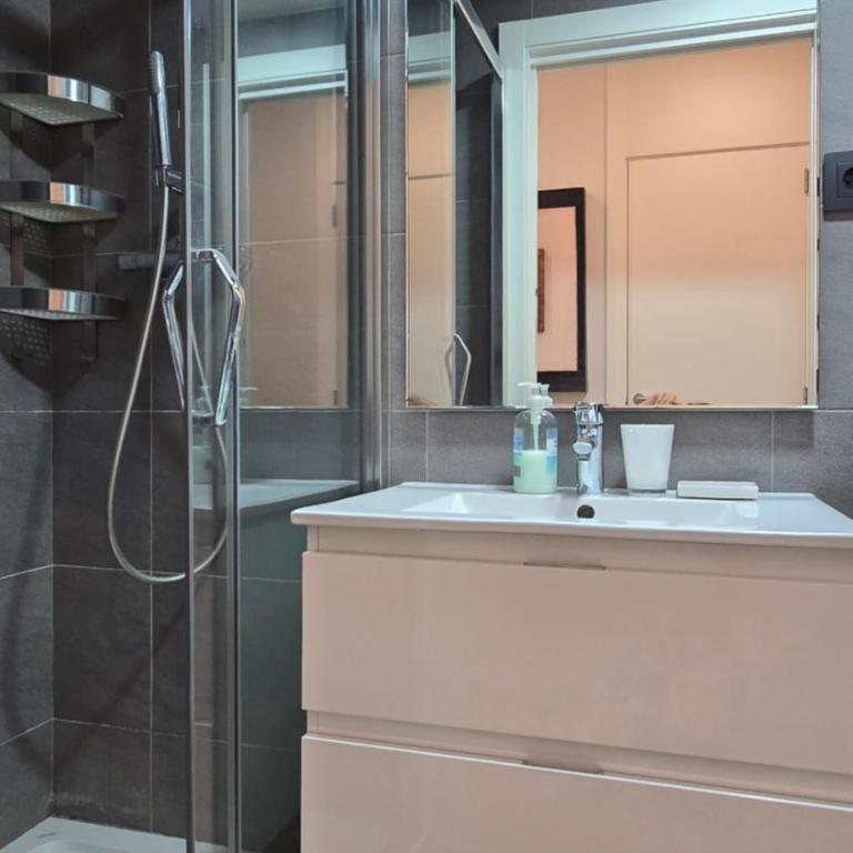 Opening Doors Summer Chic - Two-Bedroom Deluxe Apartment - 28