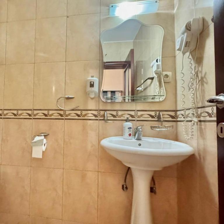 The Four Fish - Two-Bedroom Apartment - 1