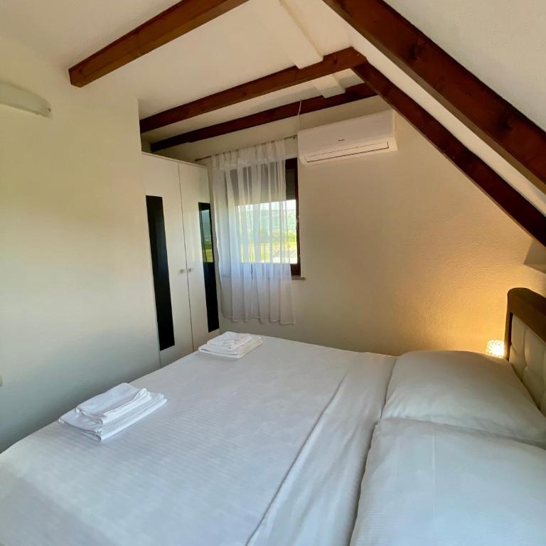 Una Rose - Three-Bedroom Villa - 22