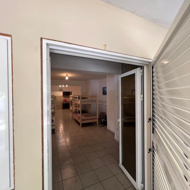 NEWBORN Hostel Budva - Osmokrevetna Mešovita Spavaonica - 6