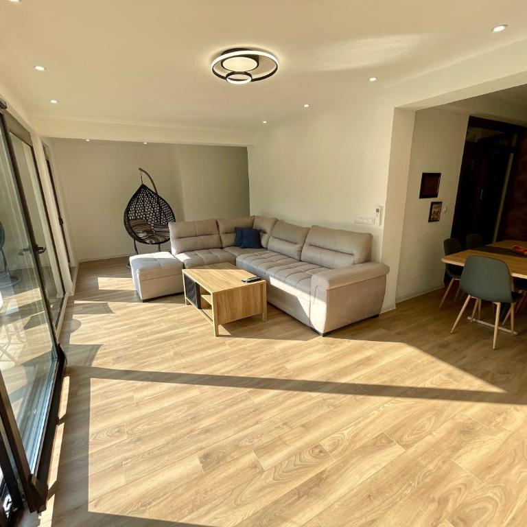 Una Rose - Three-Bedroom Villa - 11