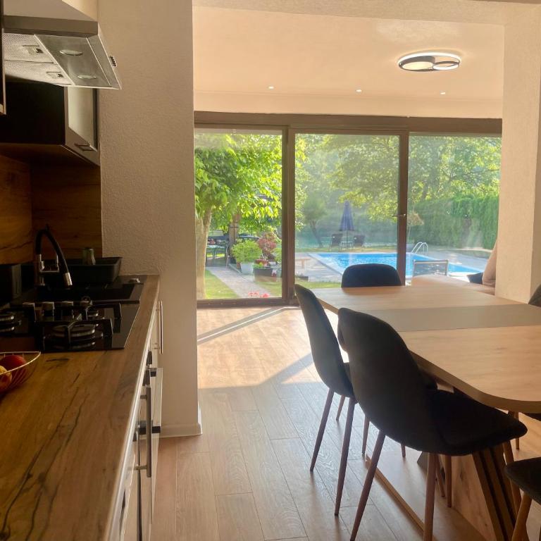 Una Rose - Three-Bedroom Villa - 14