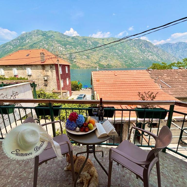Apartments Djurovic - Double Room with Balcony and Sea View - 5