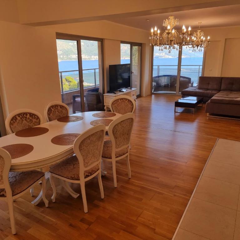 Harmonia Budva 1 - Apartman sa 3 Spavaće Sobe i Pogledom na More - 6
