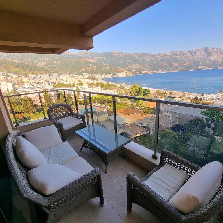 Harmonia Budva 1 - Apartman sa 3 Spavaće Sobe i Pogledom na More - 10