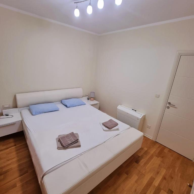 Harmonia Budva 1 - Apartman sa 3 Spavaće Sobe i Pogledom na More - 18