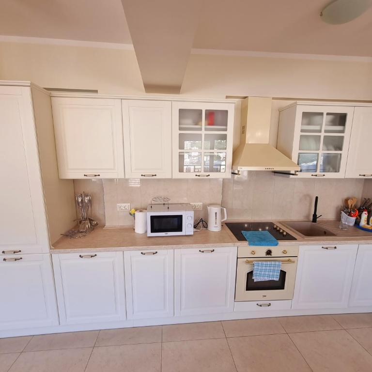 Harmonia Budva 1 - Apartman sa 3 Spavaće Sobe i Pogledom na More - 22