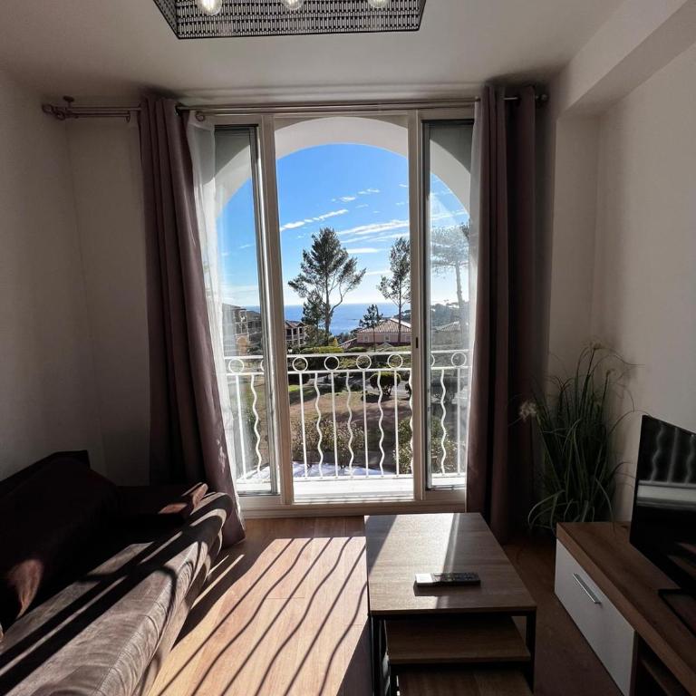 Cap Esterel, T2 pour 4 voyageurs, vue mer, parking et piscine - Apartment mit 1 Schlafzimmer - 5