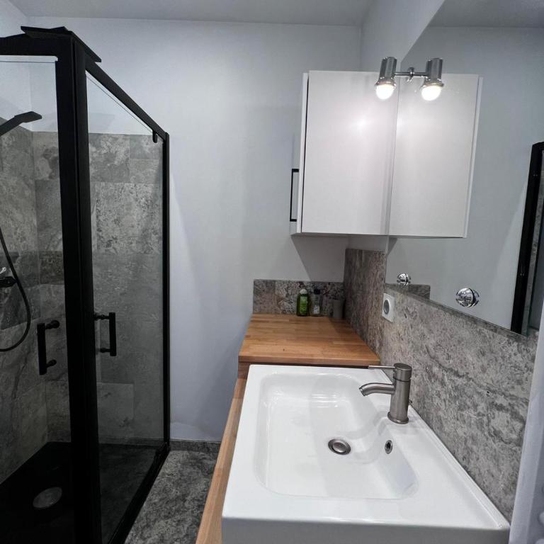 Cap Esterel, T2 pour 4 voyageurs, vue mer, parking et piscine - Apartment mit 1 Schlafzimmer - 9