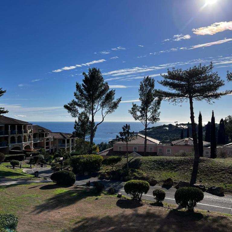 Cap Esterel, T2 pour 4 voyageurs, vue mer, parking et piscine - Apartment mit 1 Schlafzimmer - 12