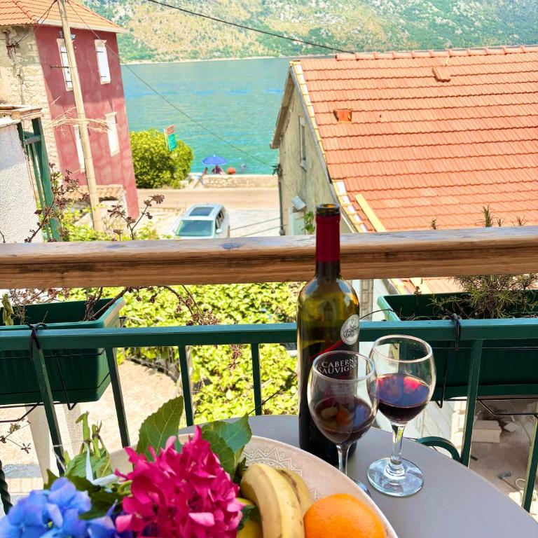 Apartments Djurovic - Dvokrevetna Soba sa Bračnim Krevetom sa Balkonom i Pogledom na More - 13