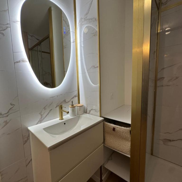 Studio MBS 2- Cosy, Tramway, Wifi, Parking, Equipé - Appartamento con 1 Camera da Letto - 50