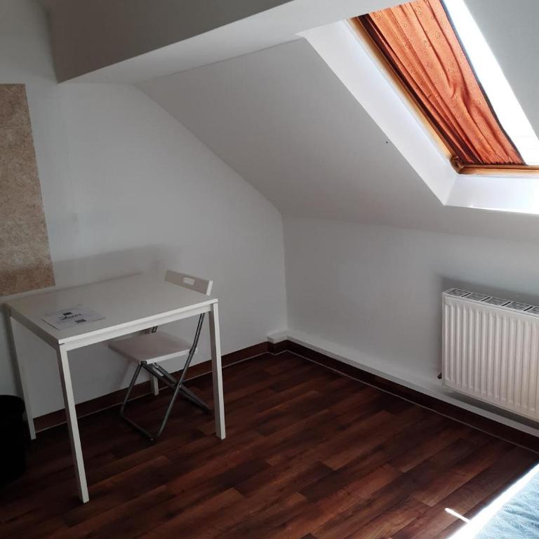 2-Rent Group Hostel Rooms&Apartments EVE168 - Einzelzimmer mit Gemeinschaftsbad - 2